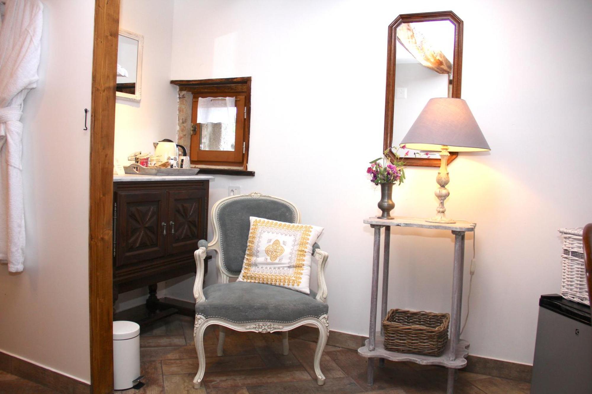 La Belle Ame Bed & Breakfast Saint-Priest-des-Champs Room photo
