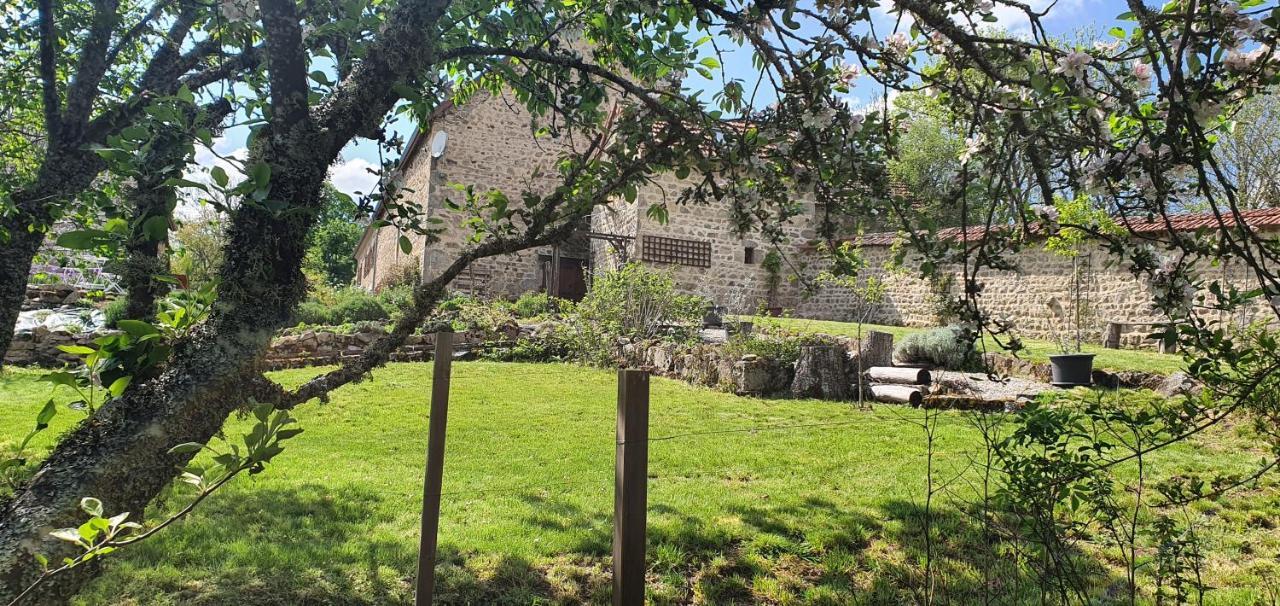 La Belle Ame Bed & Breakfast Saint-Priest-des-Champs Exterior photo